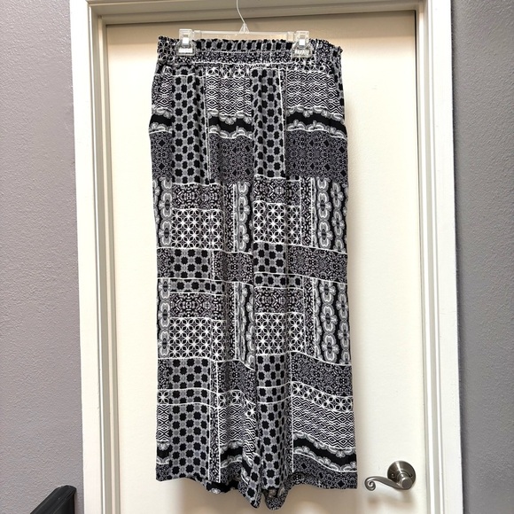 ROSE + OLIVE Black White Print Wide Leg Pants Size XL Elastic Waist Soft BOHO - Picture 2 of 7